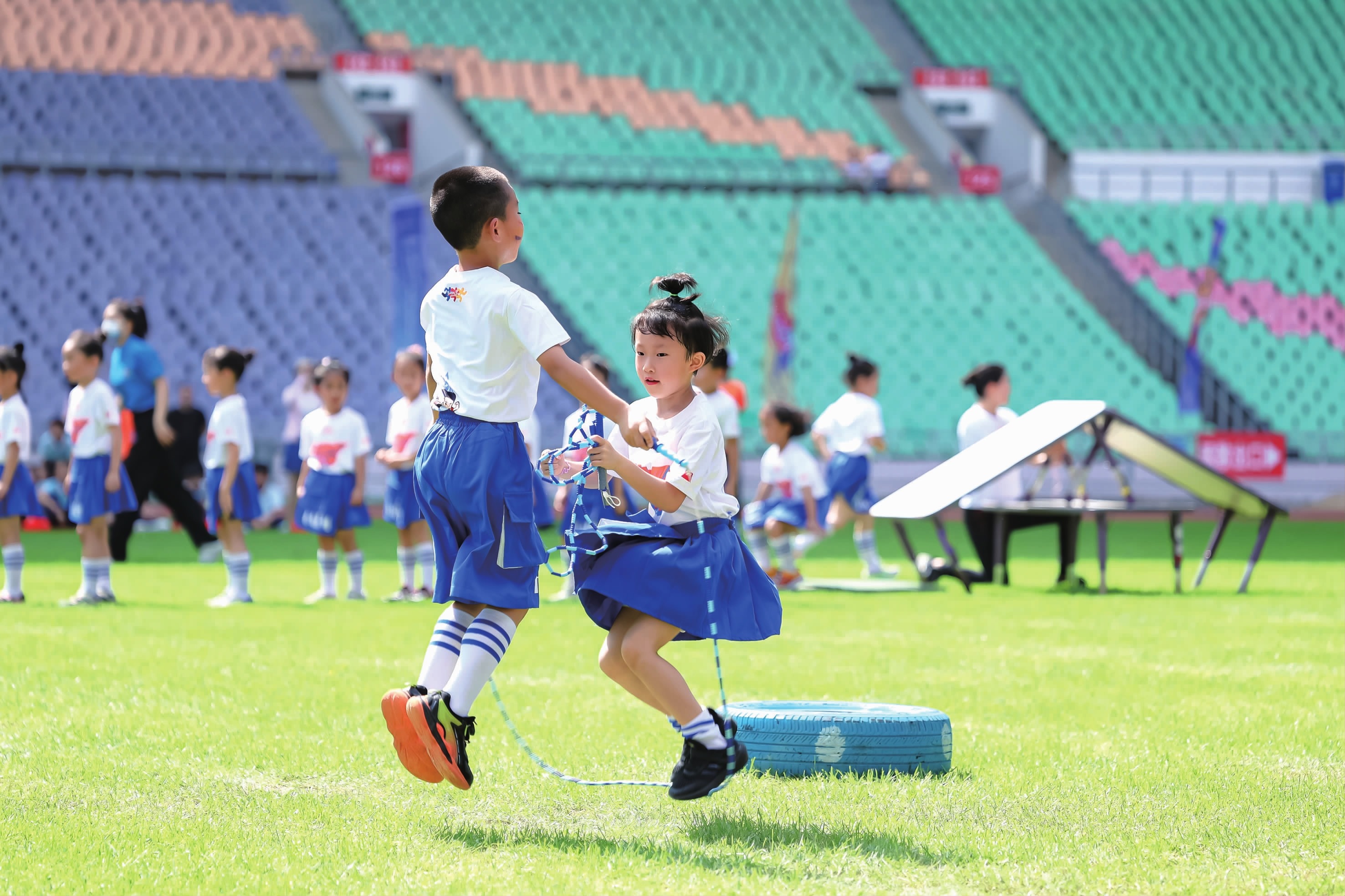 斗地主你真的该抢地主吗（玩斗地主，究竟该不该抢地主？）